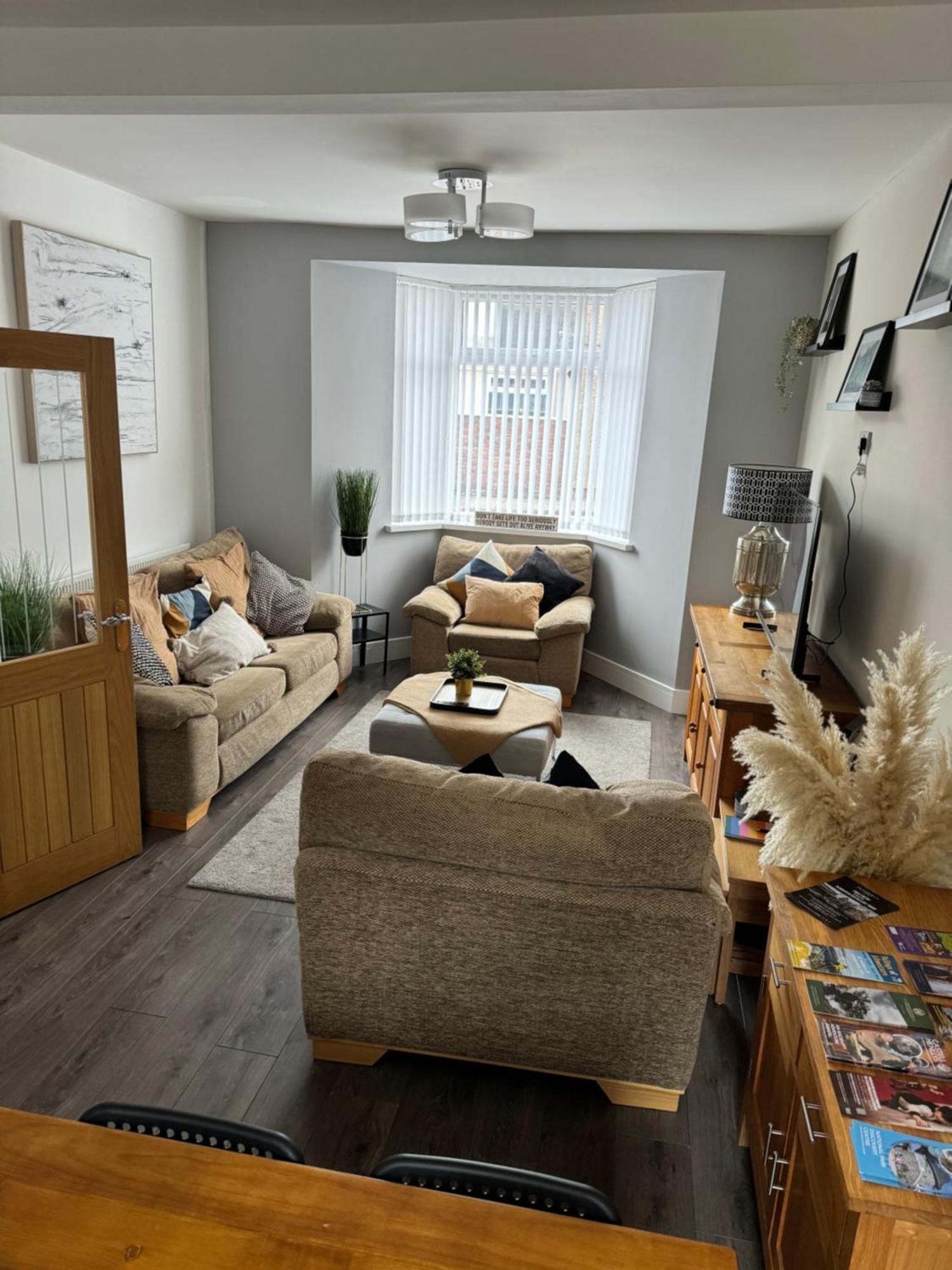 Modern, Spacious And Central Location Aberdare Eksteriør bilde
