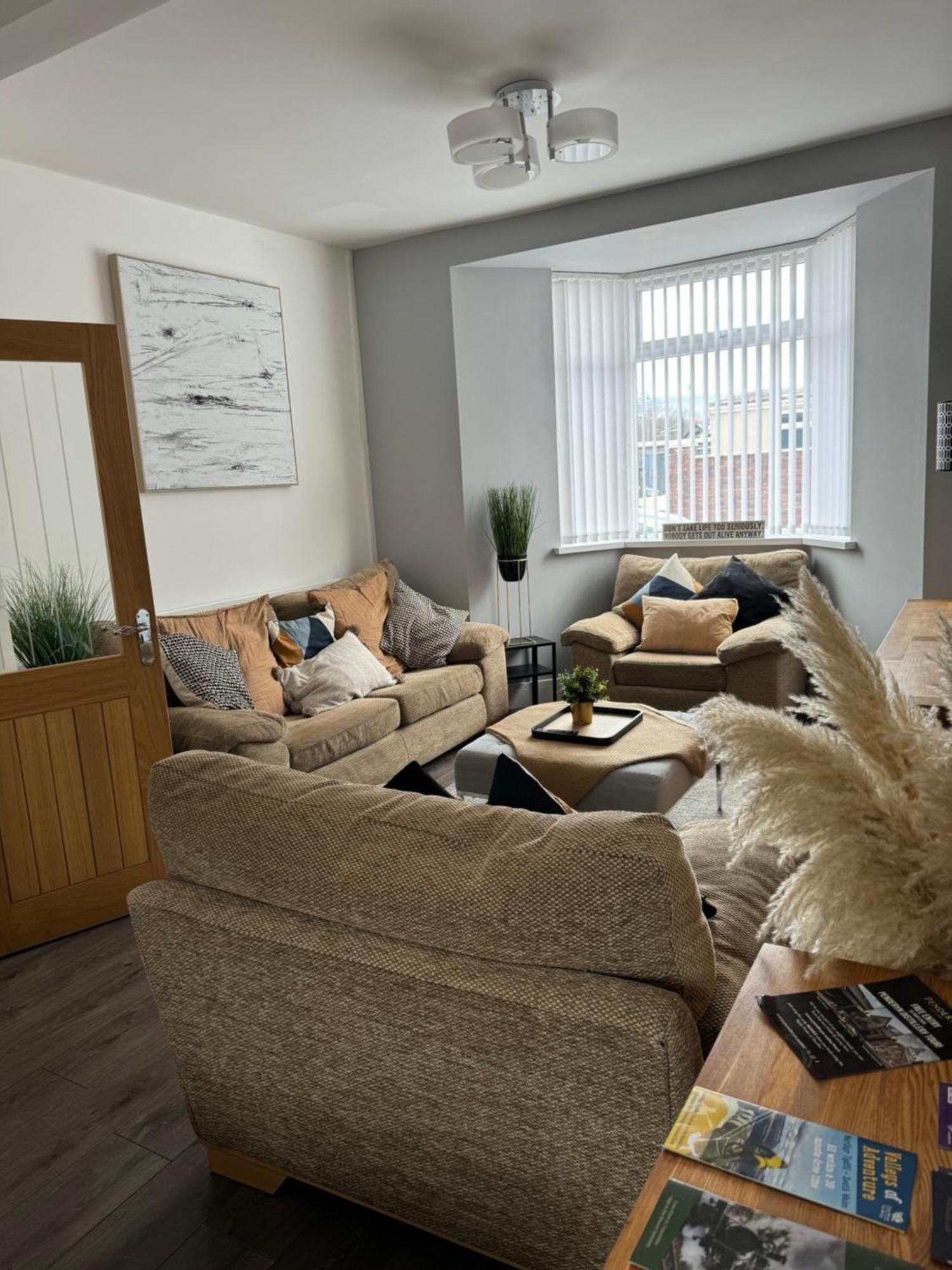 Modern, Spacious And Central Location Aberdare Eksteriør bilde