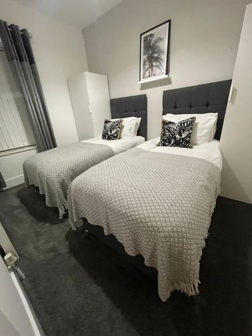 Modern, Spacious And Central Location Aberdare Eksteriør bilde