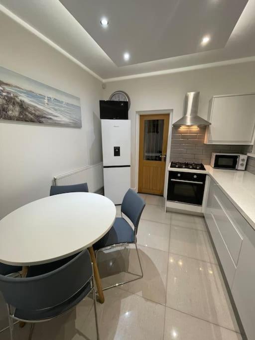 Modern, Spacious And Central Location Aberdare Eksteriør bilde