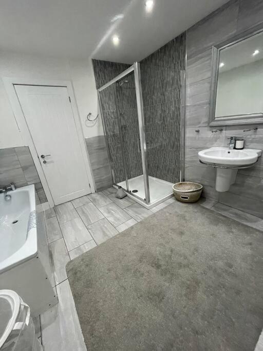 Modern, Spacious And Central Location Aberdare Eksteriør bilde