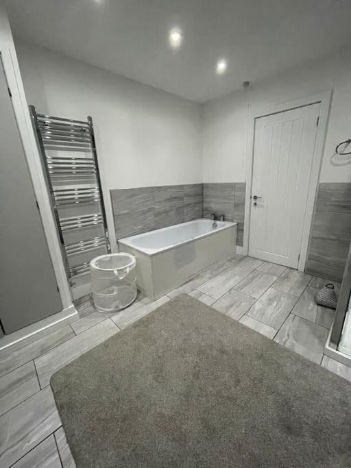 Modern, Spacious And Central Location Aberdare Eksteriør bilde