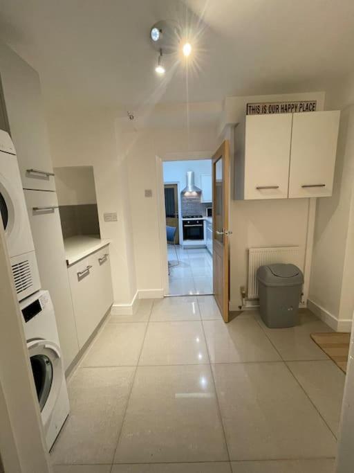 Modern, Spacious And Central Location Aberdare Eksteriør bilde