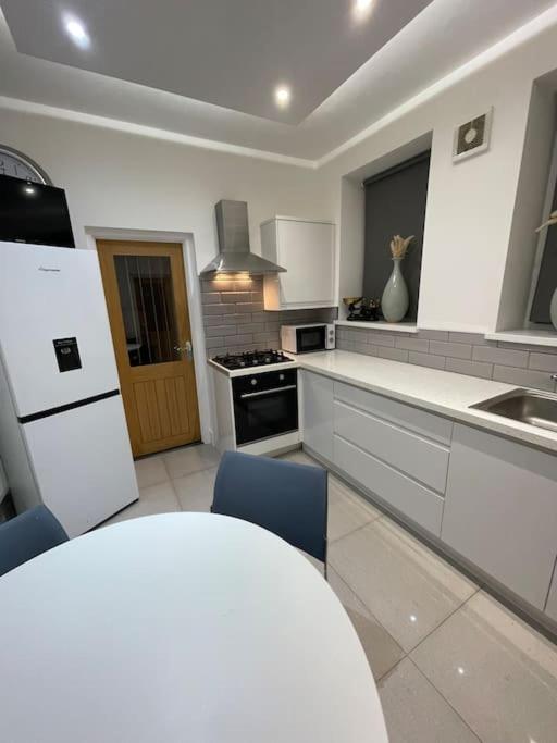 Modern, Spacious And Central Location Aberdare Eksteriør bilde